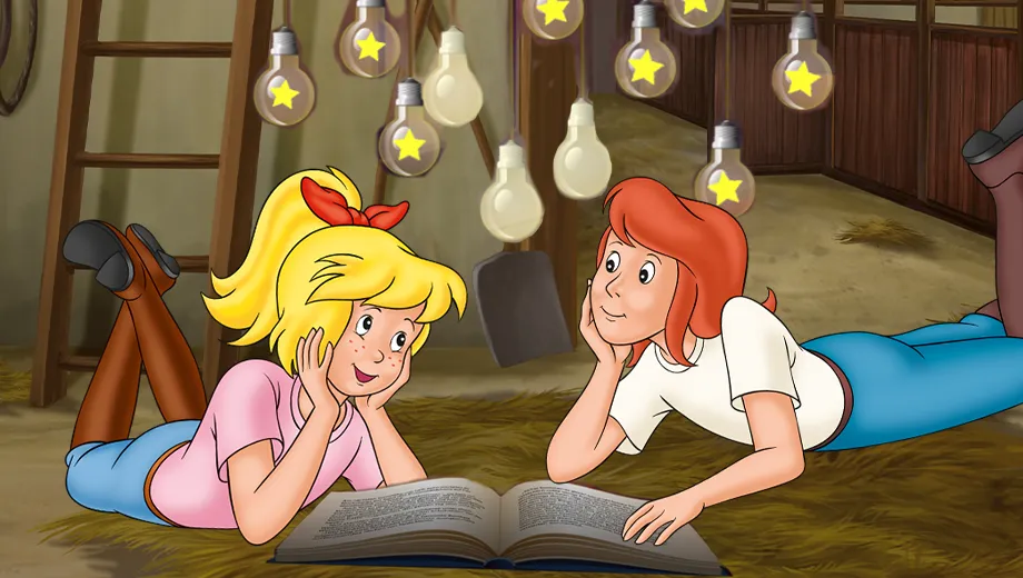 Bibi und Tina lesen ein Buch im Stall